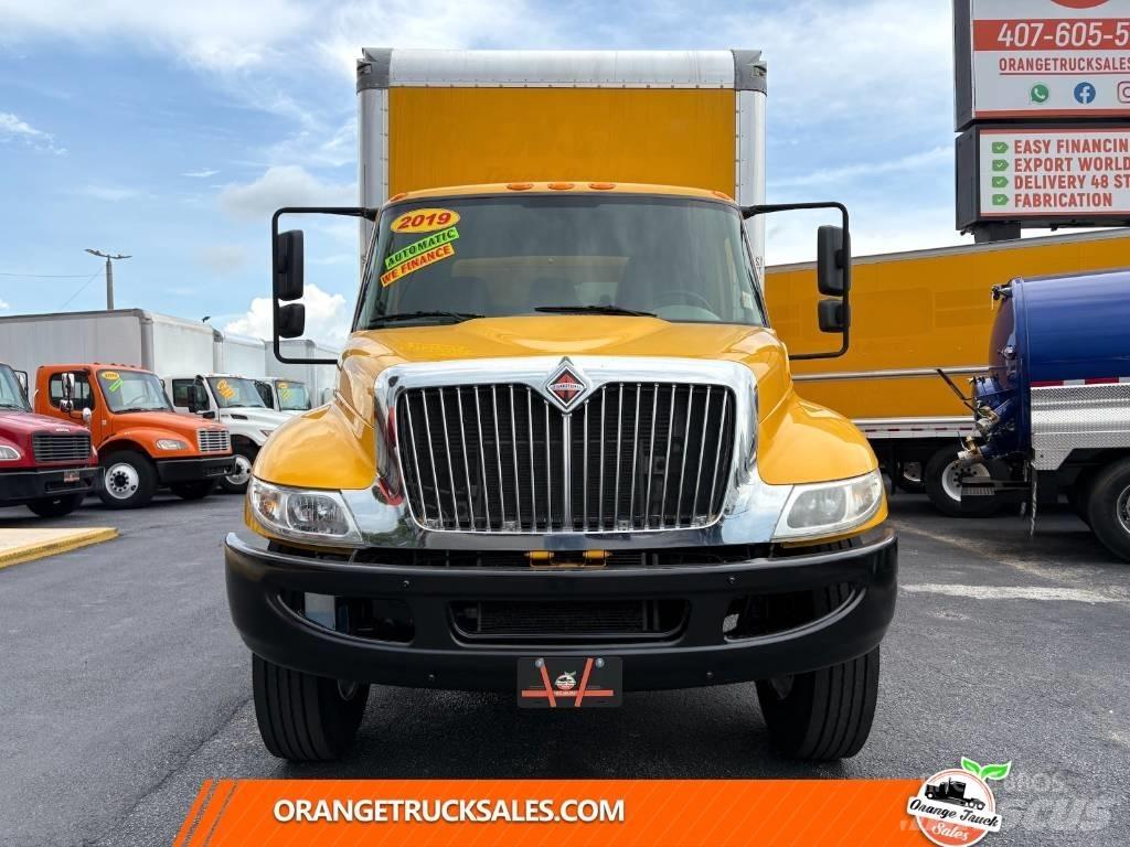 International 4300 貨箱式卡車