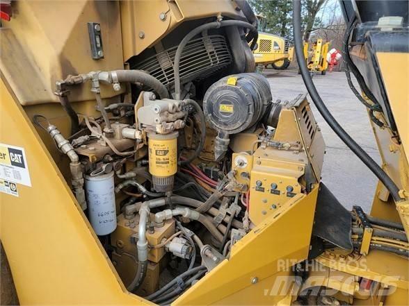 CAT CB64 單輪滾壓機