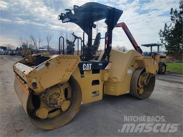 CAT CB64 單輪滾壓機