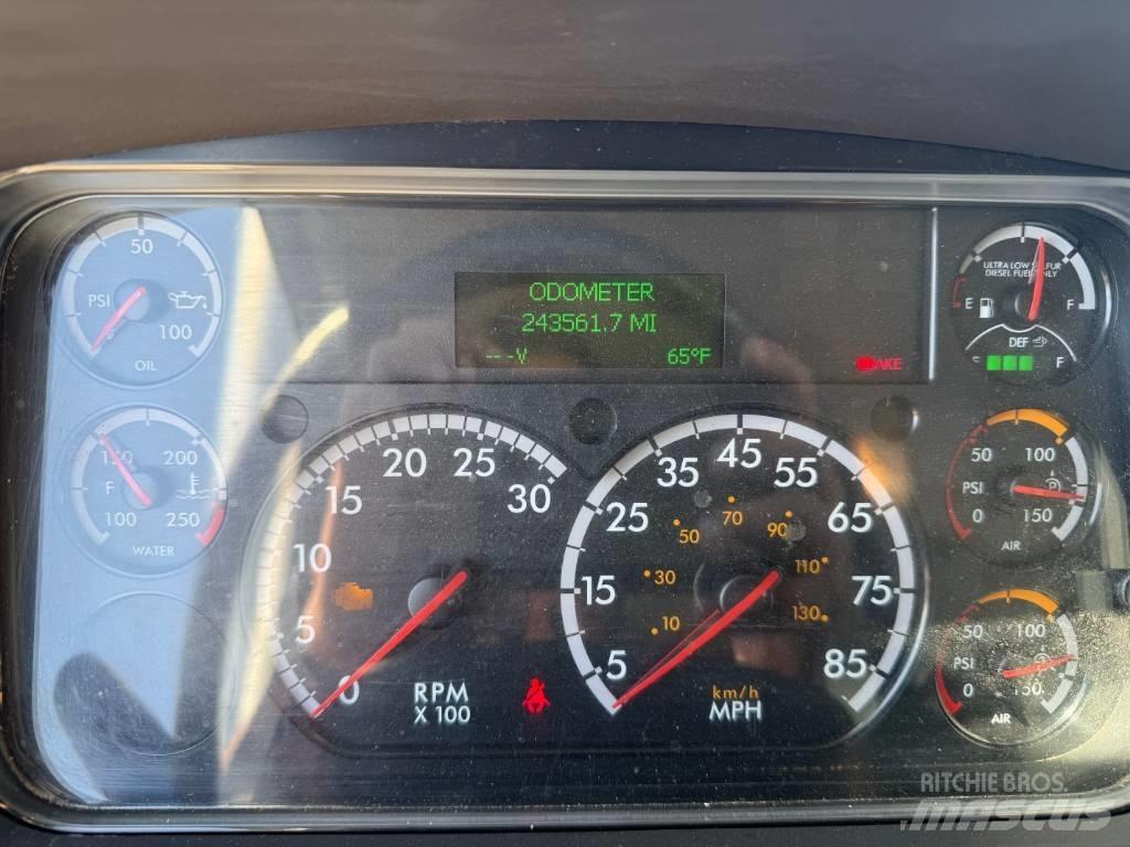 Freightliner M 106 貨箱式卡車