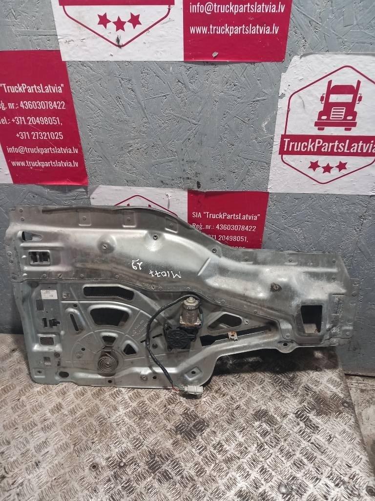MAN TGA  81626456035 駕駛室與內部