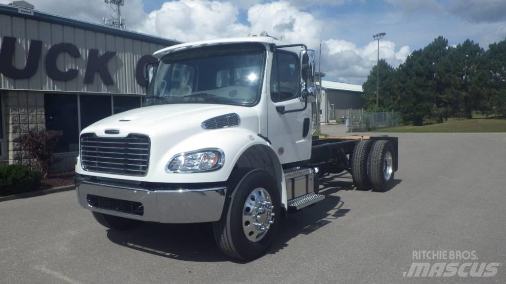 Freightliner M2106 商用底盤車