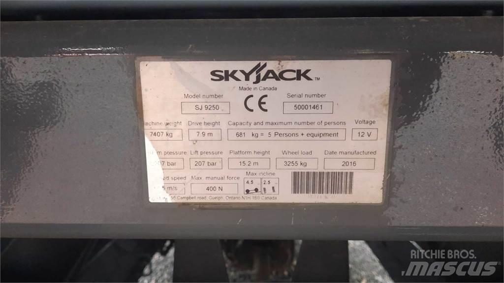 SkyJack 9250RT 剪式升降機