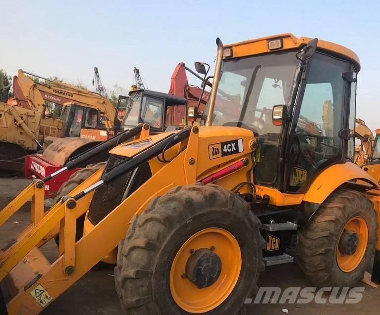 JCB 4CX 反鏟裝載機