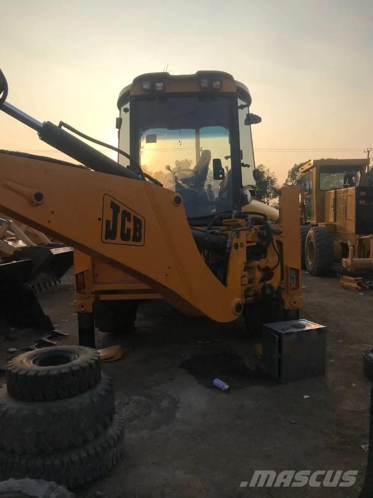 JCB 4CX 反鏟裝載機