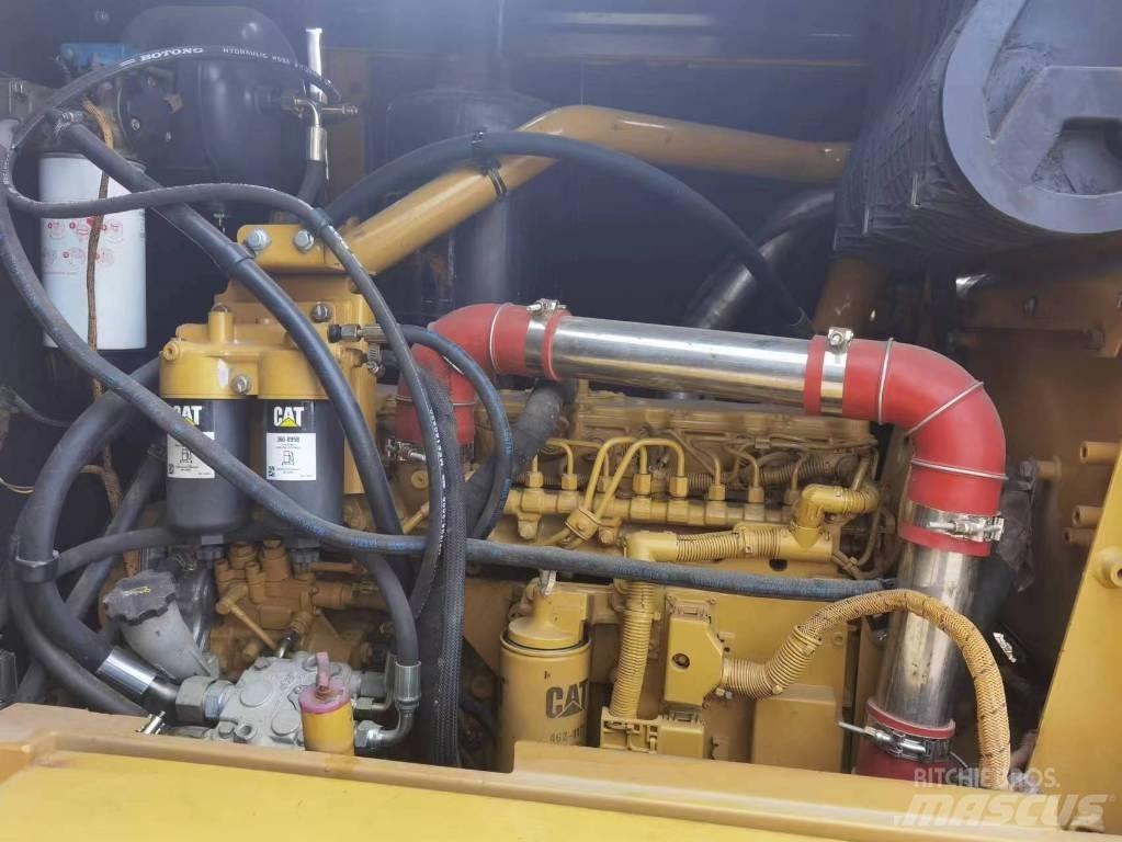 CAT 140 K 平土機