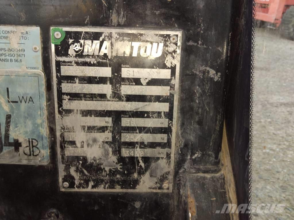 Manitou MT 625 伸縮臂操作車