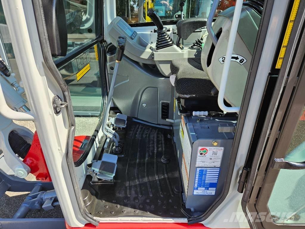 Takeuchi TB 216 小型挖土機/掘鑿機<7t(小型挖掘機)