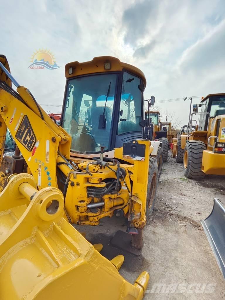 JCB 4CX 反鏟裝載機