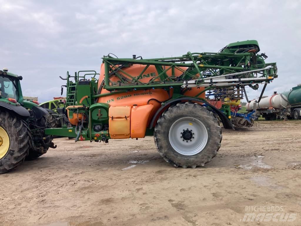 Amazone UX 5200 牽引式噴霧機