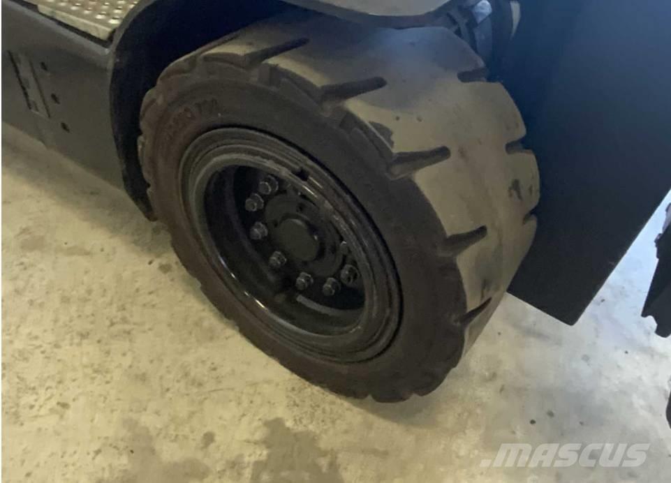 Doosan B 25 X-7 電動堆高機