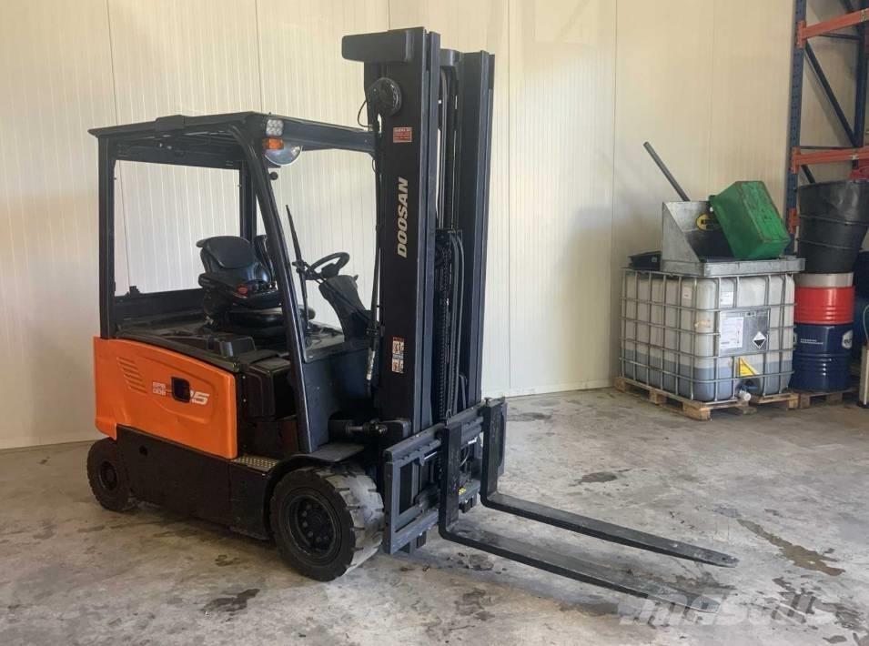 Doosan B 25 X-7 電動堆高機