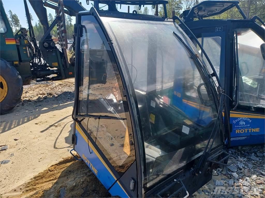 Rottne H14 駕駛室與內部