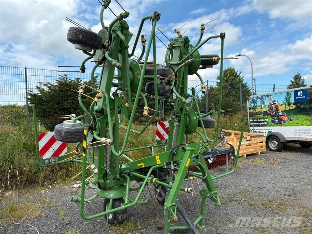 Krone KW 8.82/8 耙與翻草機