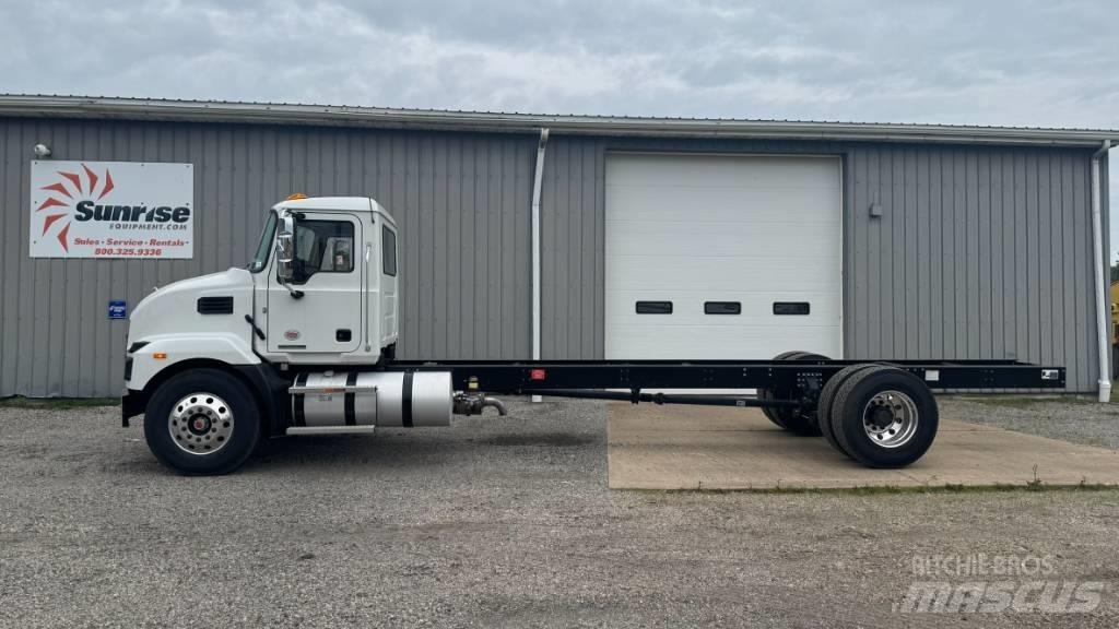  2025 Mack MD 6 商用底盤車
