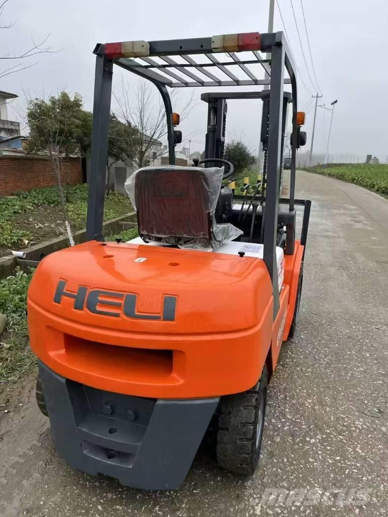 Heli 30 伸縮臂操作車