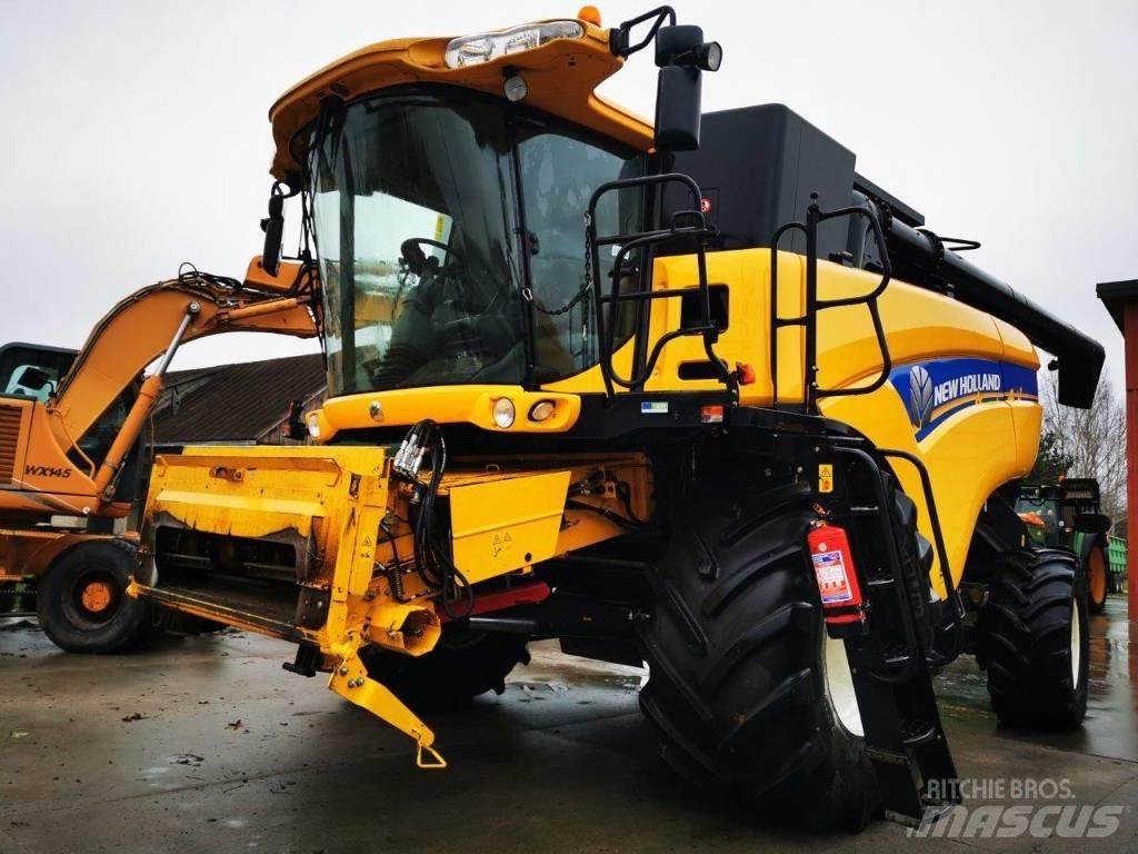 New Holland CX8070 聯合收穫機