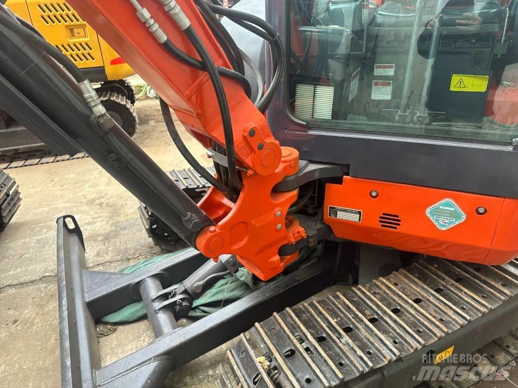 Kubota U 35 小型挖土機/掘鑿機<7t(小型挖掘機)