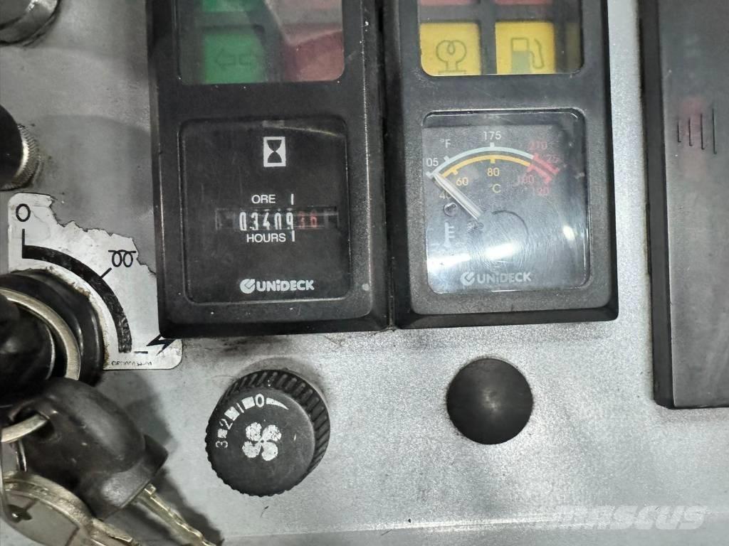 Combilift C3000CB 鏟裝機