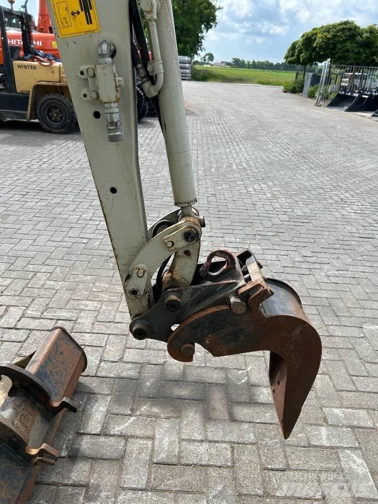 Takeuchi TB 216 小型挖土機/掘鑿機<7t(小型挖掘機)