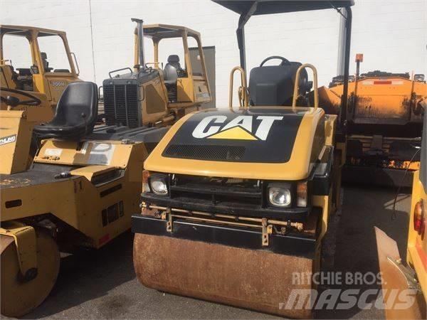 CAT CB 334 D 雙輪滾壓機