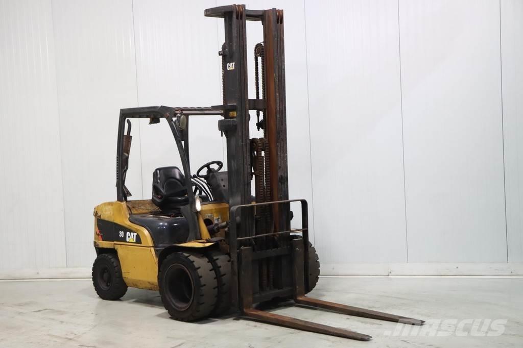 CAT DP30N 柴油卡車