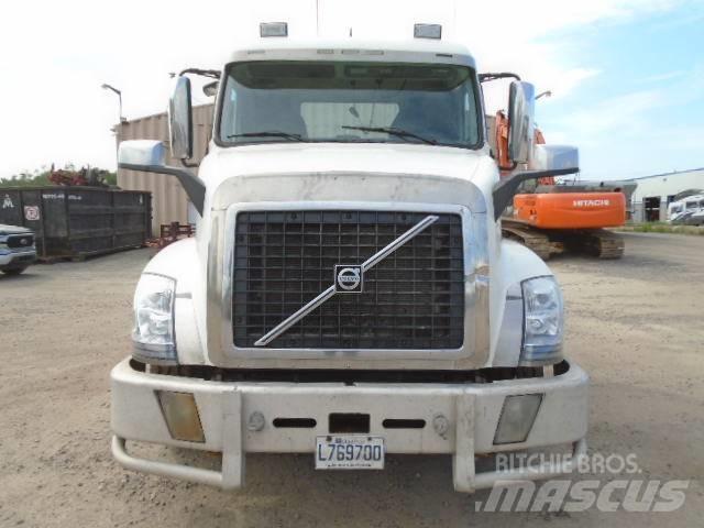 Volvo VNL 曳引機組件