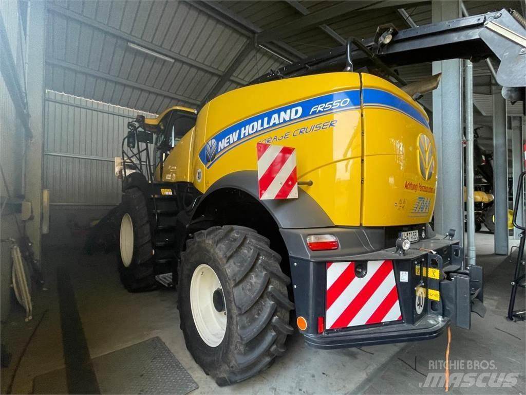 New Holland FR550 自走式飼料採集機