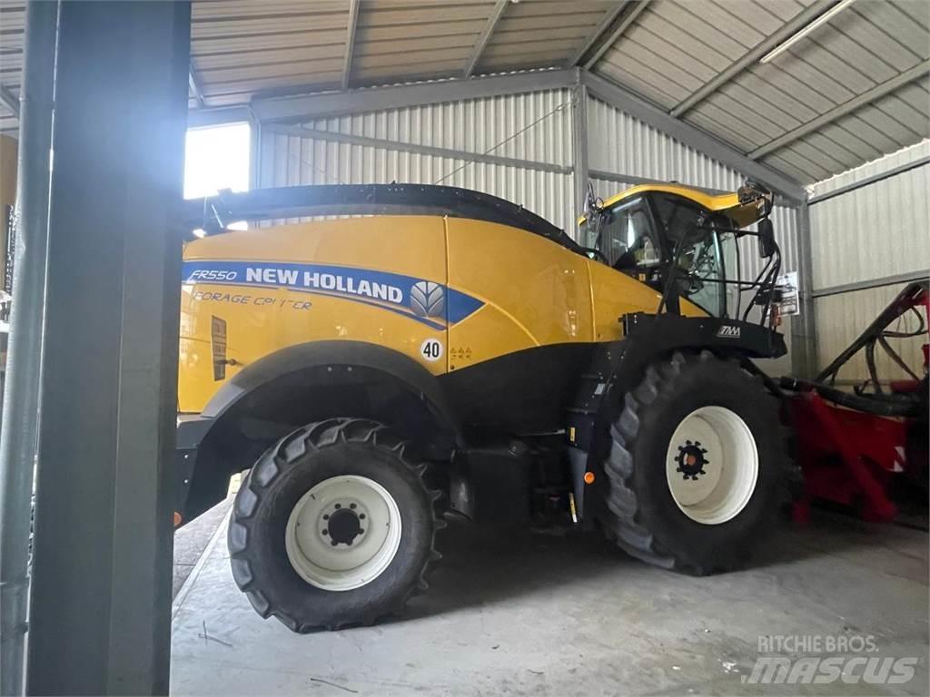 New Holland FR550 自走式飼料採集機