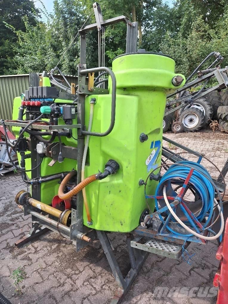 Tecnoma veldspuit 承載式噴霧機