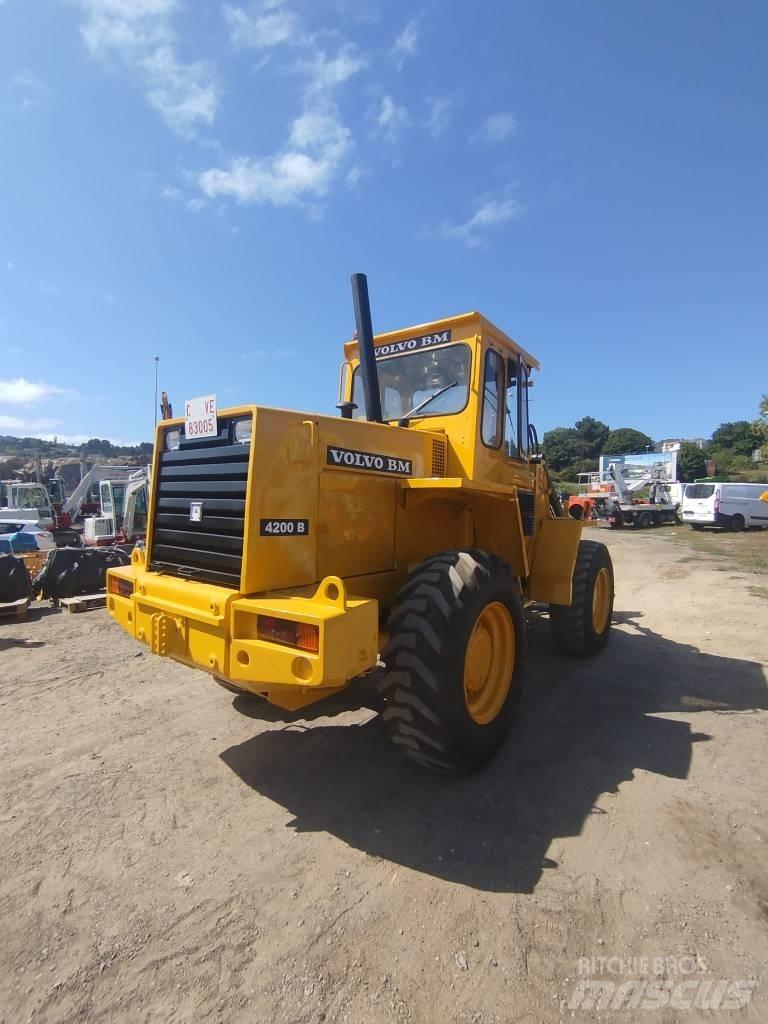 Volvo BM 4200 輪胎式裝載機