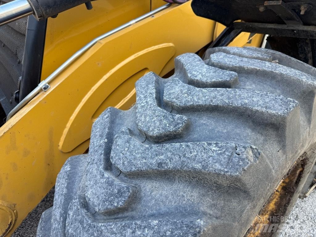 CAT 444 E 反鏟裝載機