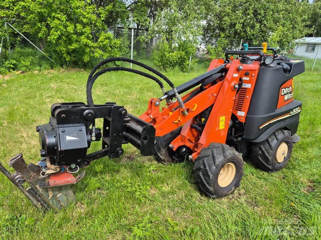 Ditch Witch R300 掘溝機