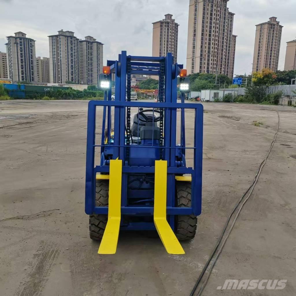 Komatsu FD 30 T-17 柴油卡車