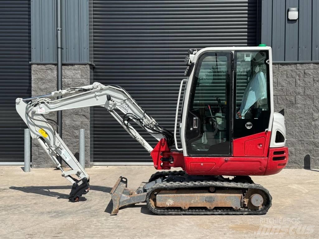 Takeuchi TB 230 小型挖土機/掘鑿機<7t(小型挖掘機)