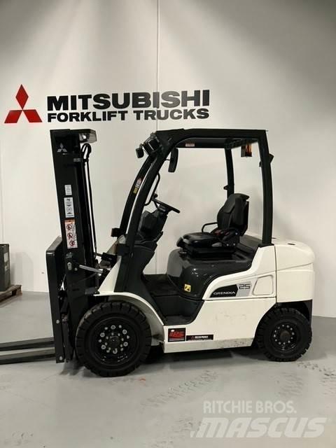 Mitsubishi FD25N3 柴油卡車