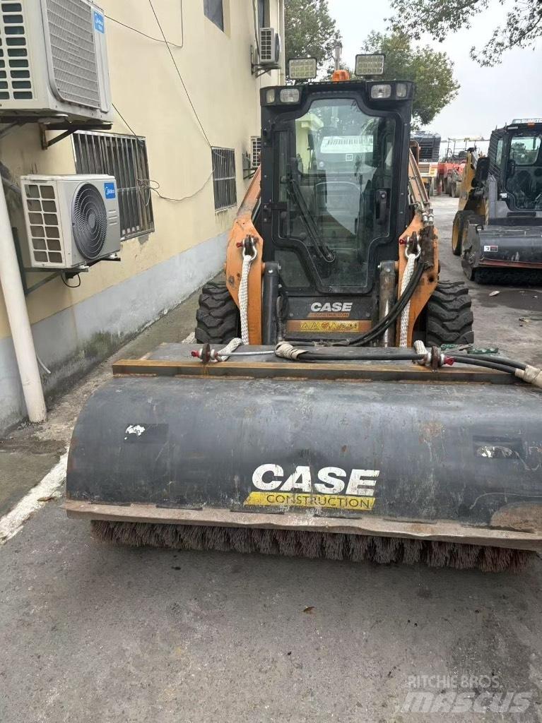 CASE SR 220B 滑移轉向裝載機