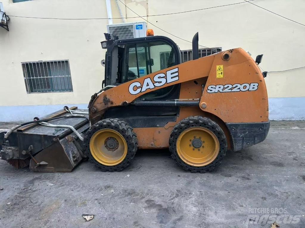 CASE SR 220B 滑移轉向裝載機
