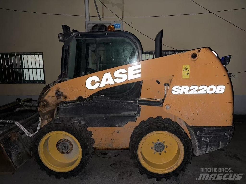 CASE SR 220B 滑移轉向裝載機