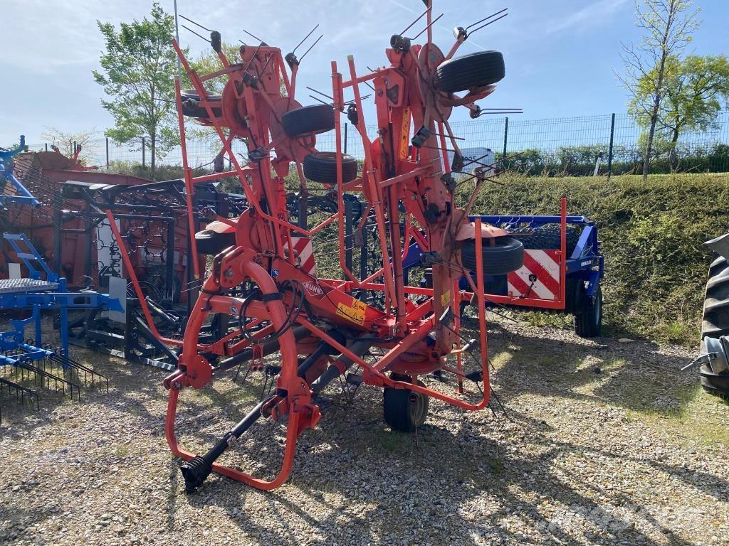 Kuhn GF8702 耙與翻草機