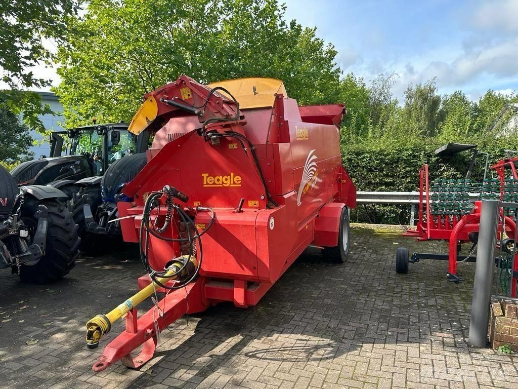 TEAGLE TOMAHAWK 1010 草捆撕碎機、切割機、拆袋機