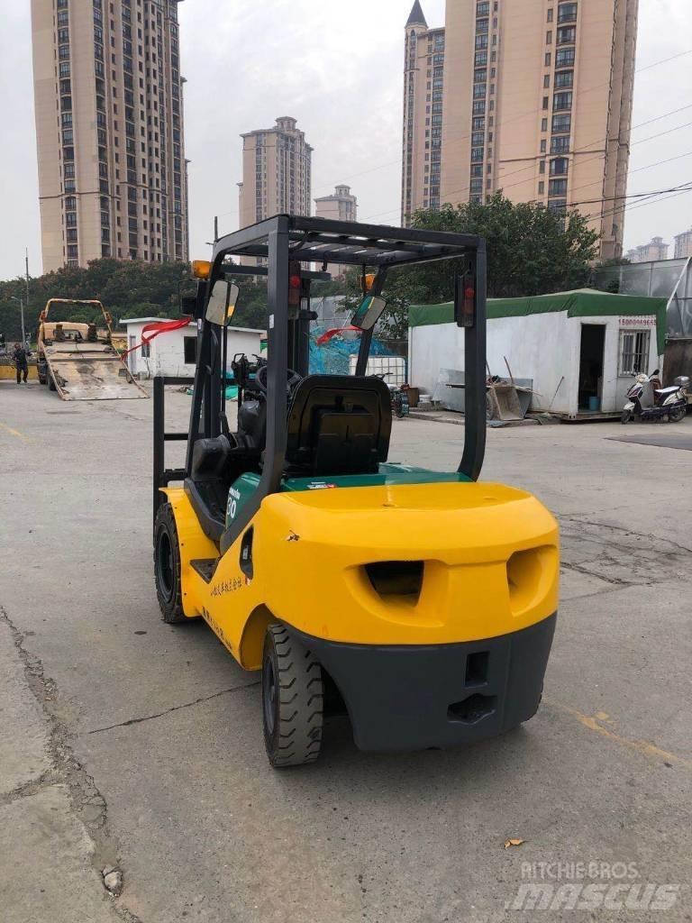 Komatsu FD30 柴油卡車