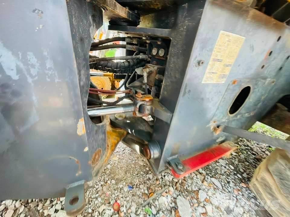 Komatsu WA320 輪胎式裝載機