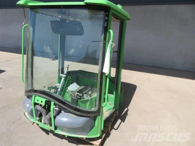 Volvo L30B / L35B 駕駛室與內部