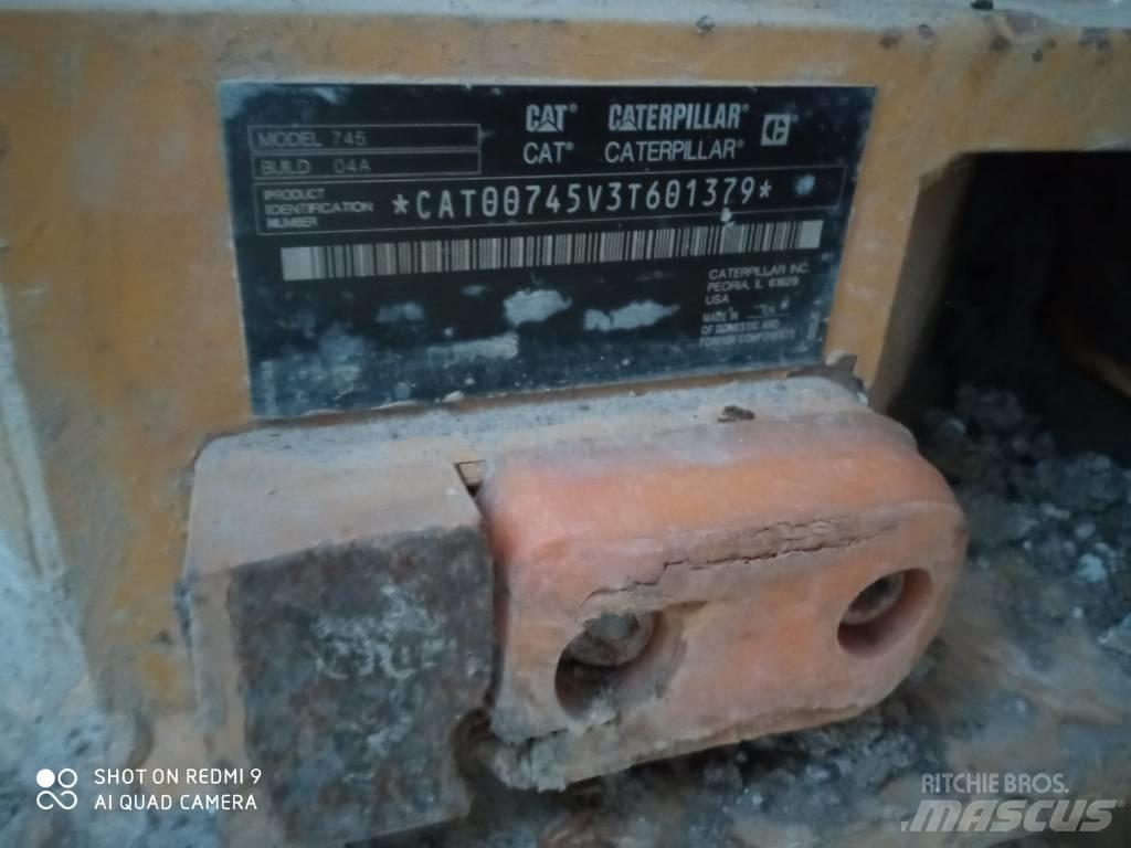 CAT 745 鉸接式起吊車