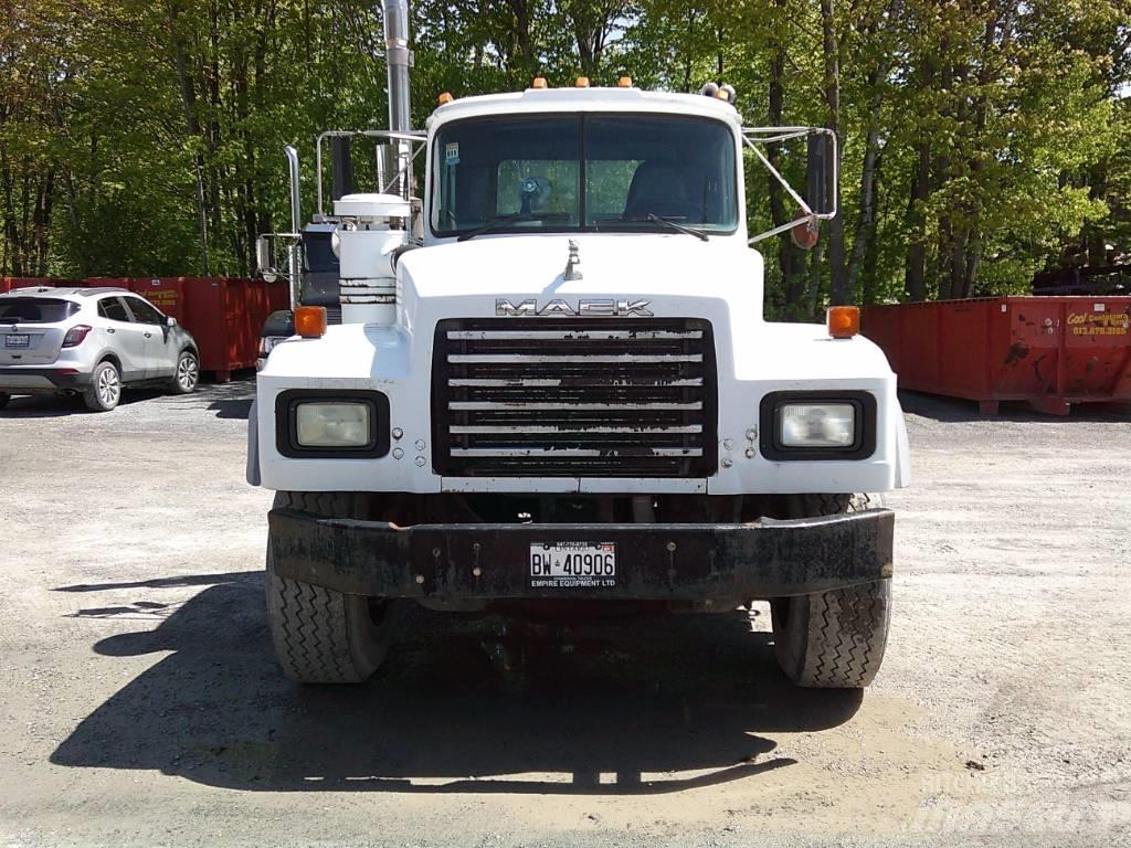 Mack RB 688 S 商用底盤車