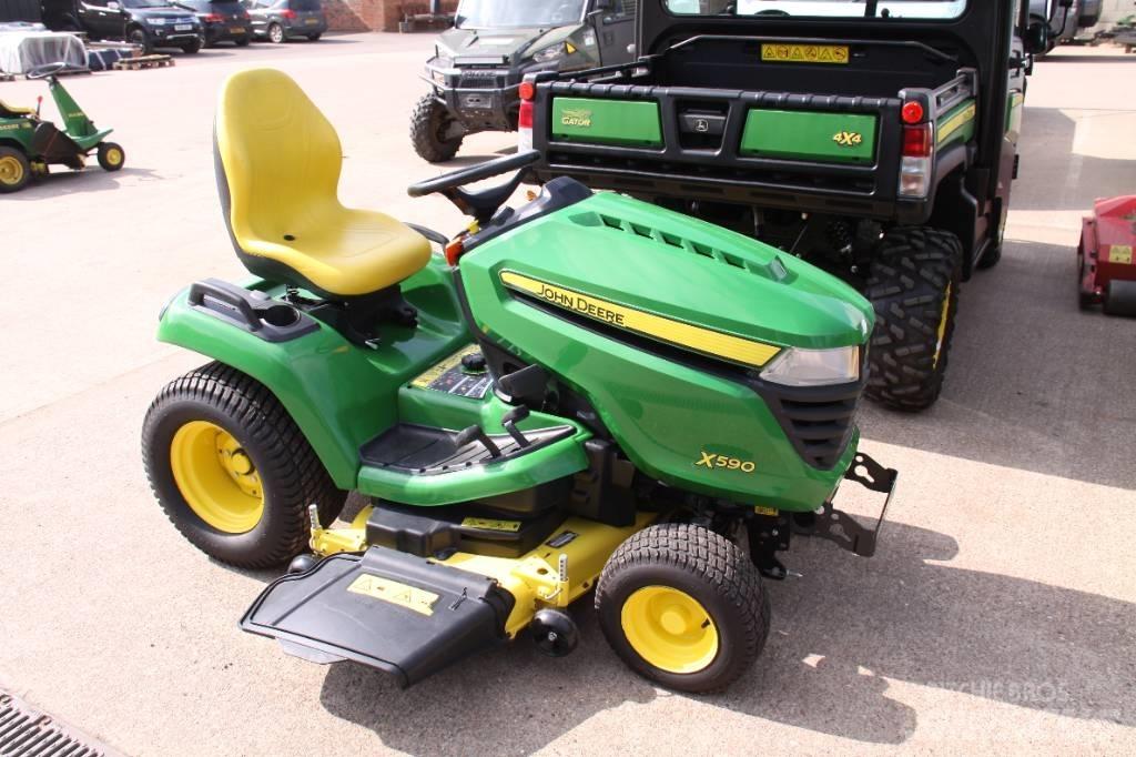 John Deere X 590 騎乘式割草機
