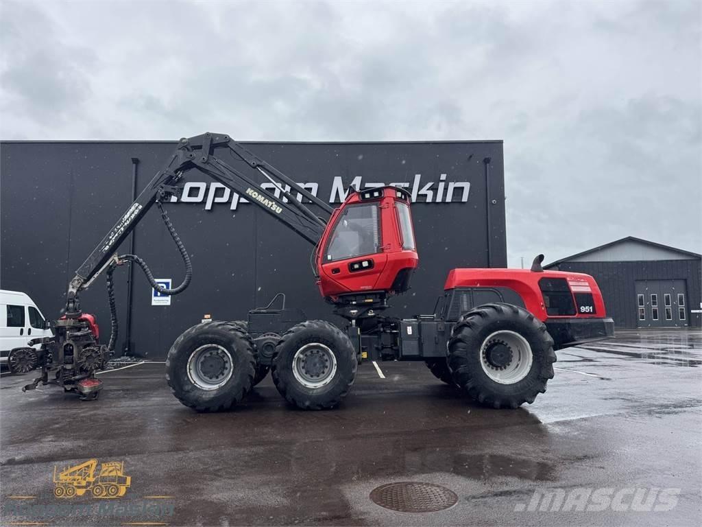 Komatsu 951 收穫機