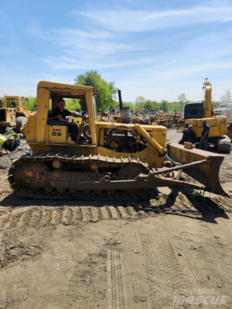 CAT D 6 履帶推土機