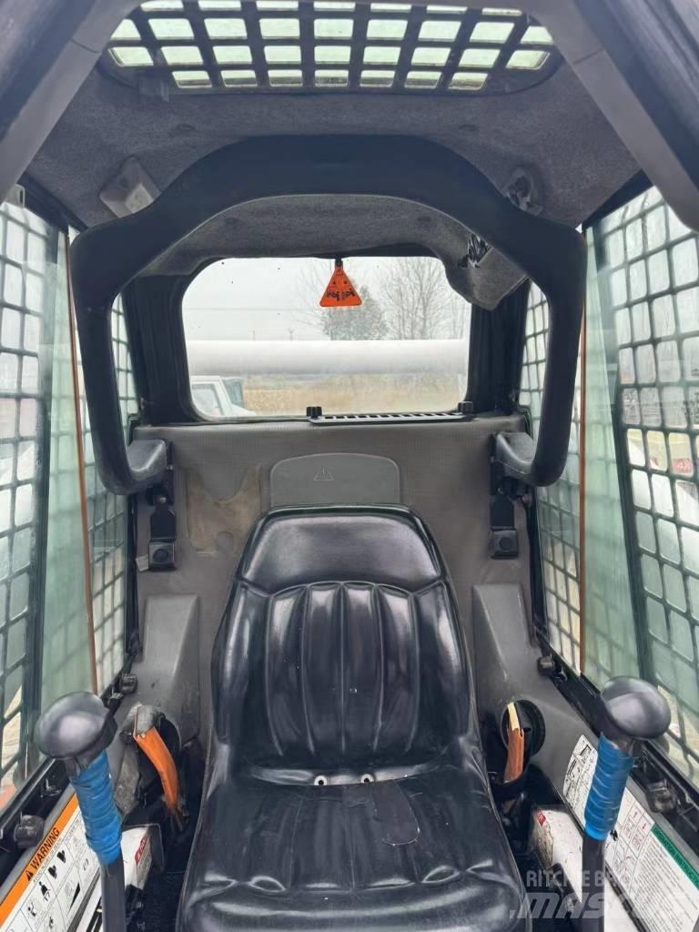 Bobcat S 300 滑移轉向裝載機